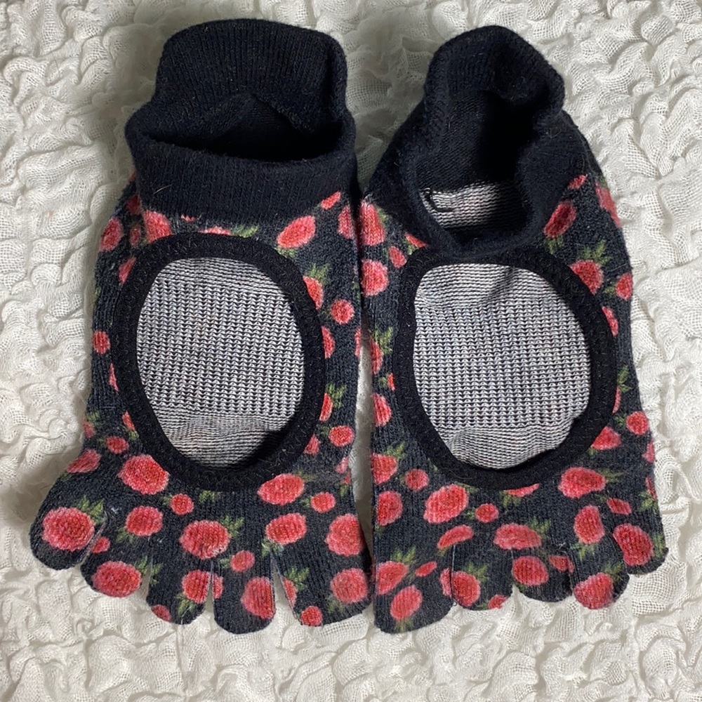 TOESOX brand grip socks for Yoga, Barre, Pilates